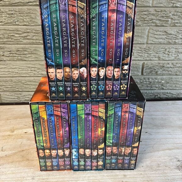Stargate DVD box set seasons 4,5,6,7,8 - Picture 2 of 12
